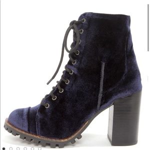 REPORT SIGNATURE ALLON NAVY HIGH HEEL LUG SOLE VELVET ANKLE LACE UP BOOTS SIZE 6
